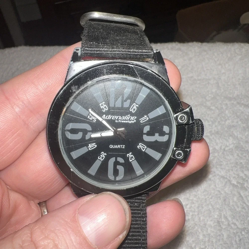 Freestyle Analog Date Mens Watch‎ Water Resistant 30 Meters Working
